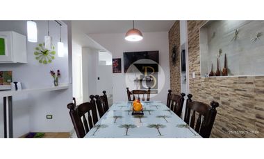VENTA DE CASA DE TRES NIVELES BARRIO LOS HELECHOS YOPAL.