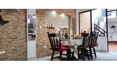 VENTA DE CASA DE TRES NIVELES BARRIO LOS HELECHOS YOPAL.