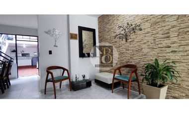 VENTA DE CASA DE TRES NIVELES BARRIO LOS HELECHOS YOPAL.