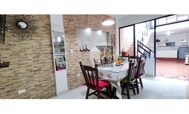 VENTA DE CASA DE TRES NIVELES BARRIO LOS HELECHOS YOPAL.