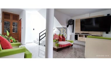 VENTA DE CASA DE TRES NIVELES BARRIO LOS HELECHOS YOPAL.