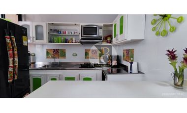 VENTA DE CASA DE TRES NIVELES BARRIO LOS HELECHOS YOPAL.