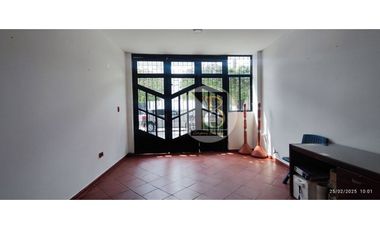 VENTA DE CASA DE TRES NIVELES BARRIO LOS HELECHOS YOPAL.