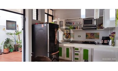 VENTA DE CASA DE TRES NIVELES BARRIO LOS HELECHOS YOPAL.
