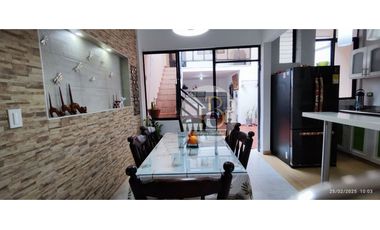 VENTA DE CASA DE TRES NIVELES BARRIO LOS HELECHOS YOPAL.