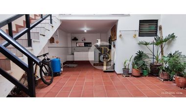 VENTA DE CASA DE TRES NIVELES BARRIO LOS HELECHOS YOPAL.