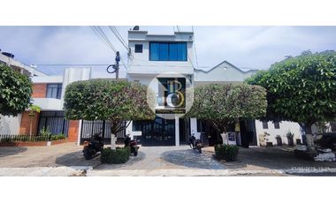 VENTA DE CASA DE TRES NIVELES BARRIO LOS HELECHOS YOPAL.