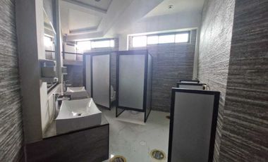 SALON DE EVENTOS ACLIENTADO, IDEAL PARA INVERSION