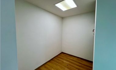 EN ARRIENDO OFICINA EN EL POBLADO