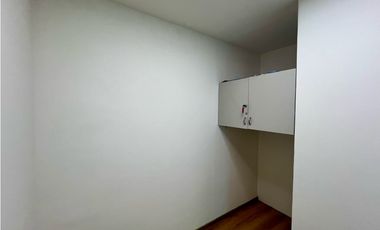 EN ARRIENDO OFICINA EN EL POBLADO