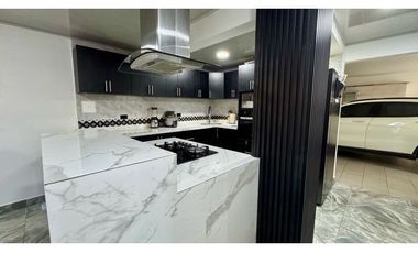 Casa esquinera de tres pisos en venta permuta Barrio Santa Ana Palmira