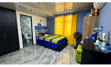 Casa esquinera de tres pisos en venta permuta Barrio Santa Ana Palmira