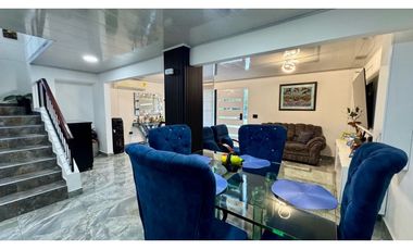 Casa esquinera de tres pisos en venta permuta Barrio Santa Ana Palmira