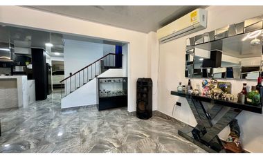 Casa esquinera de tres pisos en venta permuta Barrio Santa Ana Palmira