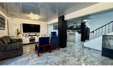 Casa esquinera de tres pisos en venta permuta Barrio Santa Ana Palmira