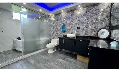 Casa esquinera de tres pisos en venta permuta Barrio Santa Ana Palmira