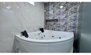 Casa esquinera de tres pisos en venta permuta Barrio Santa Ana Palmira