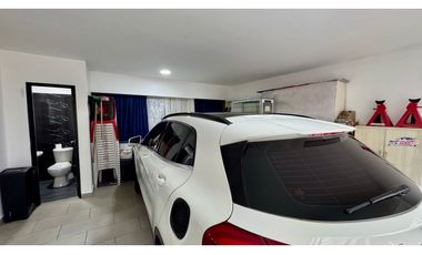 Casa esquinera de tres pisos en venta permuta Barrio Santa Ana Palmira