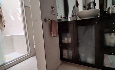 Se vende excelente casa en Lomas Hipódromo (V)