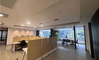 SE ARRIENDA OFICINA EN EL POBLADO