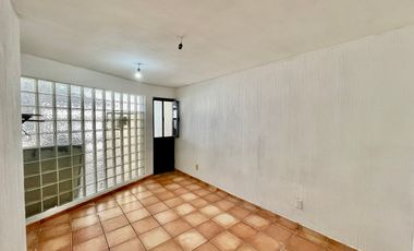 CASA EN RENTA EN COLONIA LAS FUENTES