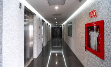 Oficina en   veta en el lujoso corporativo C&C Country club