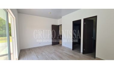 Se Vende Casa con Piscina en Urbanización Privada de Chame