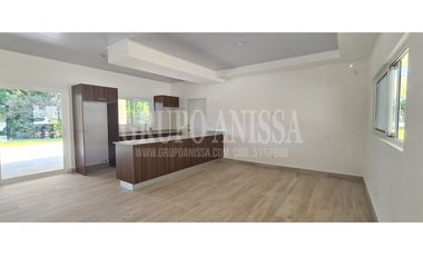 Se Vende Casa con Piscina en Urbanización Privada de Chame