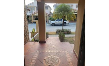 SE ALQUILA CASA BRISAS HEIGHTS EN BRISAS DEL GOLF