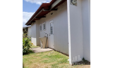 PH NOGAL ARRAIJN - CASA DE ESQUINA EN ALQUILER