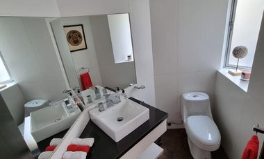 VENTA CASA - 3 DORMITORIOS - ESTUDIO - CUMBAYA