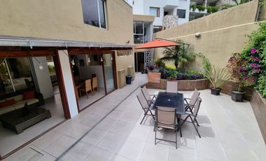 VENTA CASA - 3 DORMITORIOS - ESTUDIO - CUMBAYA