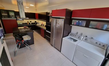 VENTA CASA - 3 DORMITORIOS - ESTUDIO - CUMBAYA