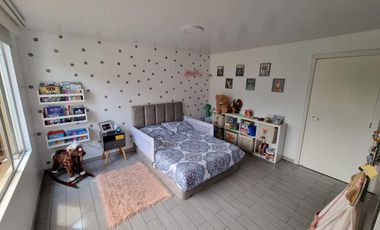 VENTA CASA - 3 DORMITORIOS - ESTUDIO - CUMBAYA