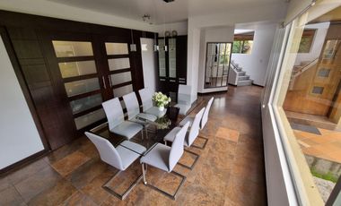 VENTA CASA - 3 DORMITORIOS - ESTUDIO - CUMBAYA