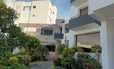 VENTA CASA - 3 DORMITORIOS - ESTUDIO - CUMBAYA