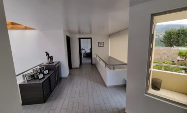 VENTA CASA - 3 DORMITORIOS - ESTUDIO - CUMBAYA