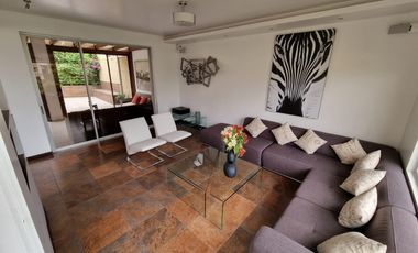 VENTA CASA - 3 DORMITORIOS - ESTUDIO - CUMBAYA