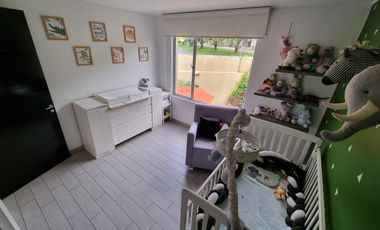 VENTA CASA - 3 DORMITORIOS - ESTUDIO - CUMBAYA