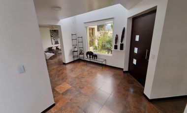 VENTA CASA - 3 DORMITORIOS - ESTUDIO - CUMBAYA