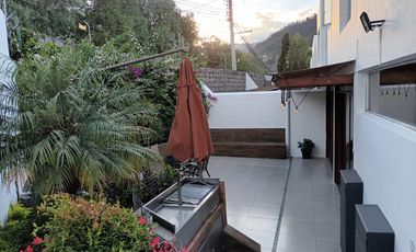 VENTA CASA - 3 DORMITORIOS - ESTUDIO - CUMBAYA