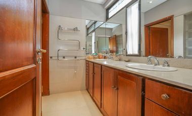 CASA EN VENTA EN LAS LOMAS DE SAN ISIDRO CON GRAN TERRENO