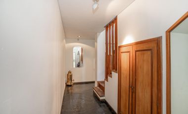 CASA EN VENTA EN LAS LOMAS DE SAN ISIDRO CON GRAN TERRENO