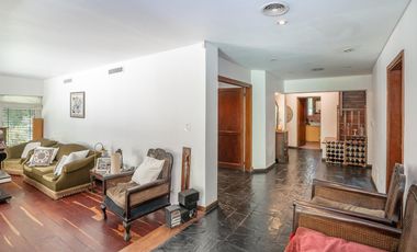 CASA EN VENTA EN LAS LOMAS DE SAN ISIDRO CON GRAN TERRENO