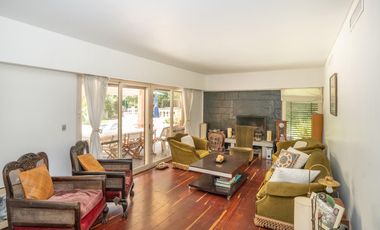 CASA EN VENTA EN LAS LOMAS DE SAN ISIDRO CON GRAN TERRENO
