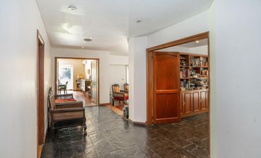 CASA EN VENTA EN LAS LOMAS DE SAN ISIDRO CON GRAN TERRENO