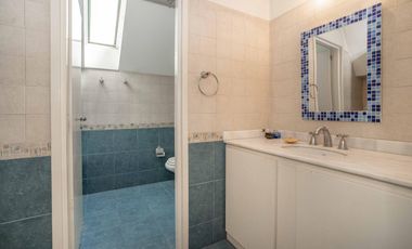 CASA EN VENTA EN LAS LOMAS DE SAN ISIDRO CON GRAN TERRENO