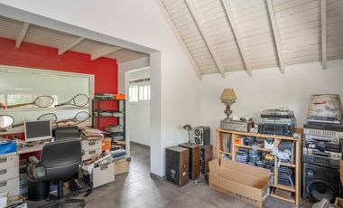 CASA EN VENTA EN LAS LOMAS DE SAN ISIDRO CON GRAN TERRENO