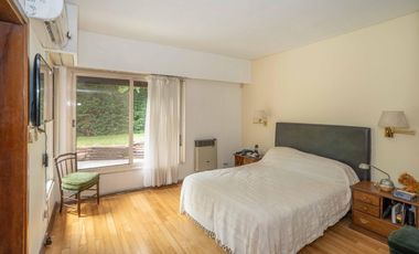 CASA EN VENTA EN LAS LOMAS DE SAN ISIDRO CON GRAN TERRENO