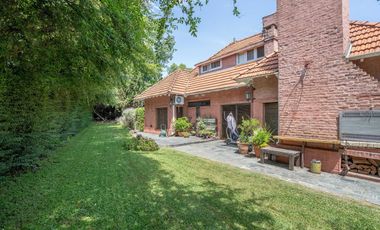 CASA EN VENTA EN LAS LOMAS DE SAN ISIDRO CON GRAN TERRENO